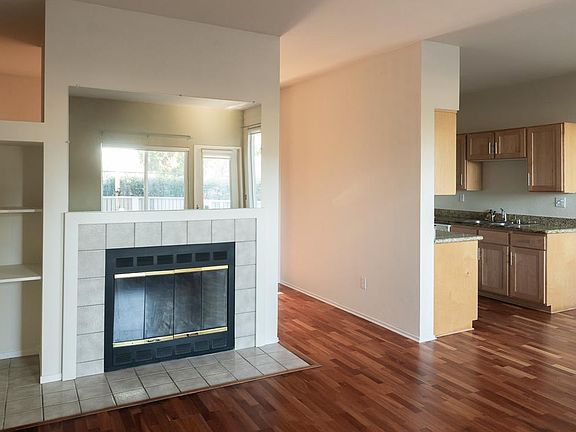 3rd image of 189 Bayside Ct