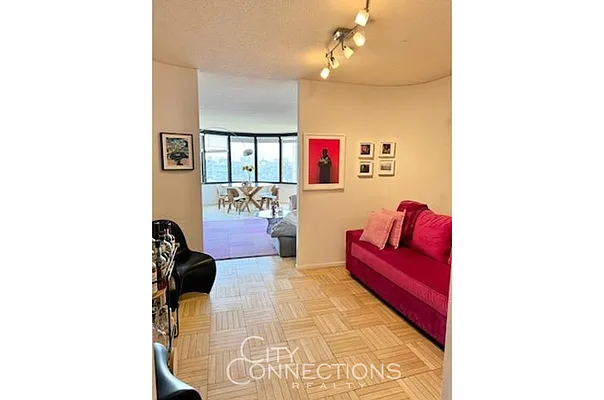 Rented by City Connections Realty | media 21