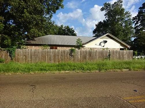 2nd image of 1401 Wood St