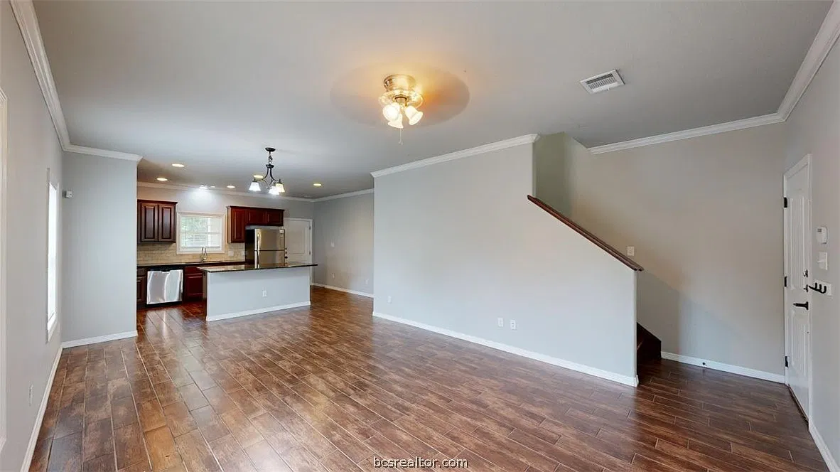 5 bed, 4.5 bath, 1838 sqft, $3,500 — Photo 3