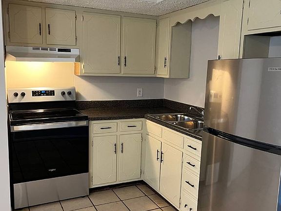 5th image of 3012 Delaware Ave