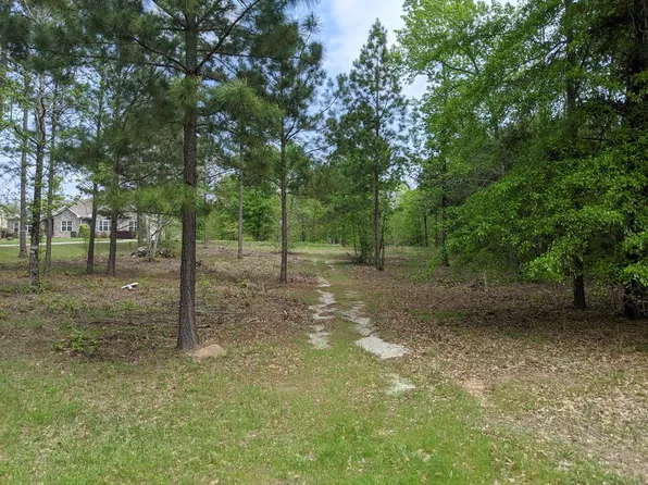 1077 Outrigger Dr, Lincolnton, GA 30817
