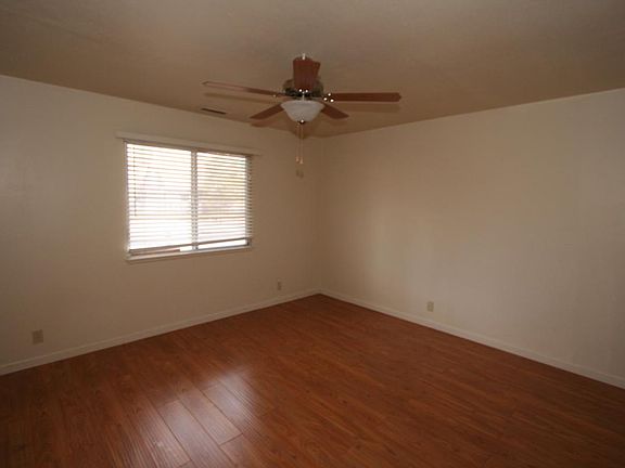 4th image of 936 Greenway Dr #C