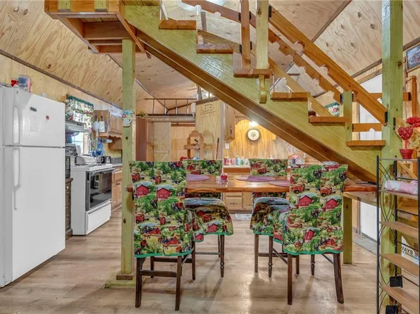 34 Hackberry Dr, Mound City, KS 66056