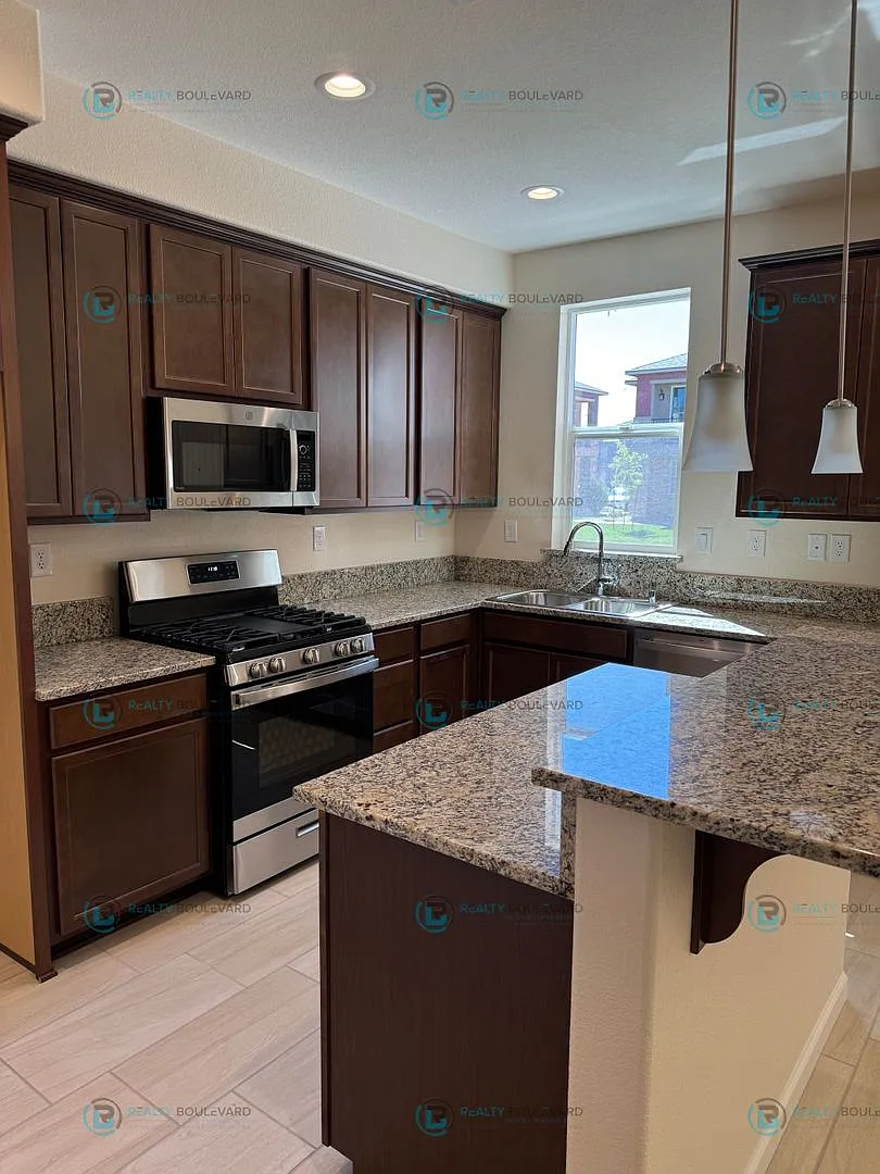 1011 Middle Gate Rd — Photo 3