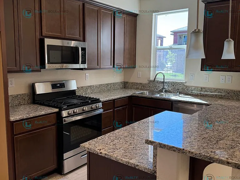 1011 Middle Gate Rd — Photo 3