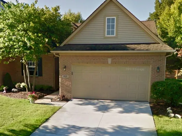 8130 Springdale Dr, White Lake, MI 48386