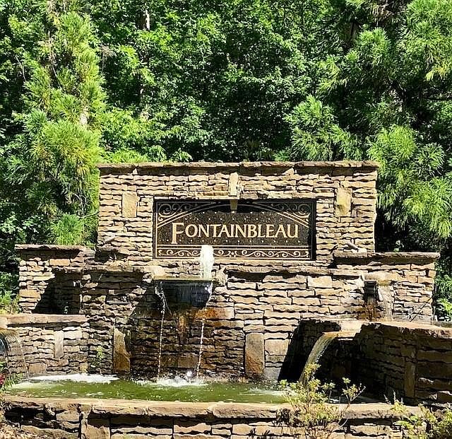 1st image of 2089 Fontainbleau Dr