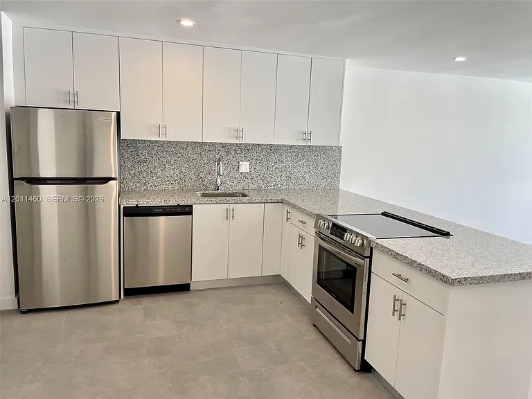 5711 NW 28th St #5711 — Photo 2