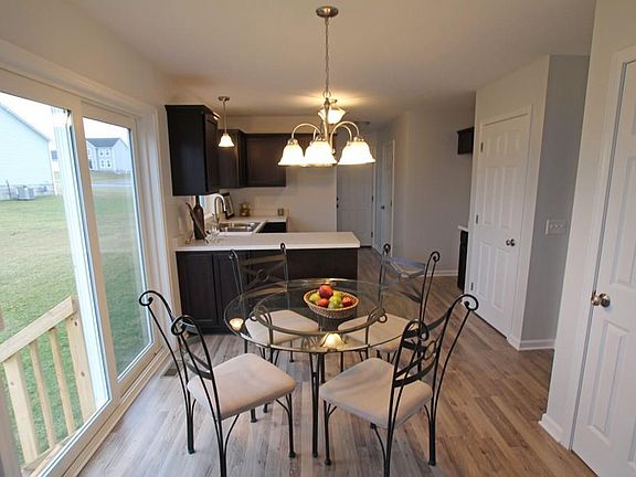 4th image of 213 Blue Mountain Dr
