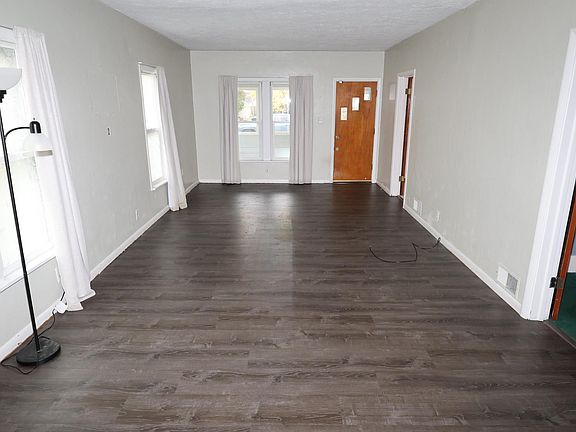 4th image of 924 W 6th St