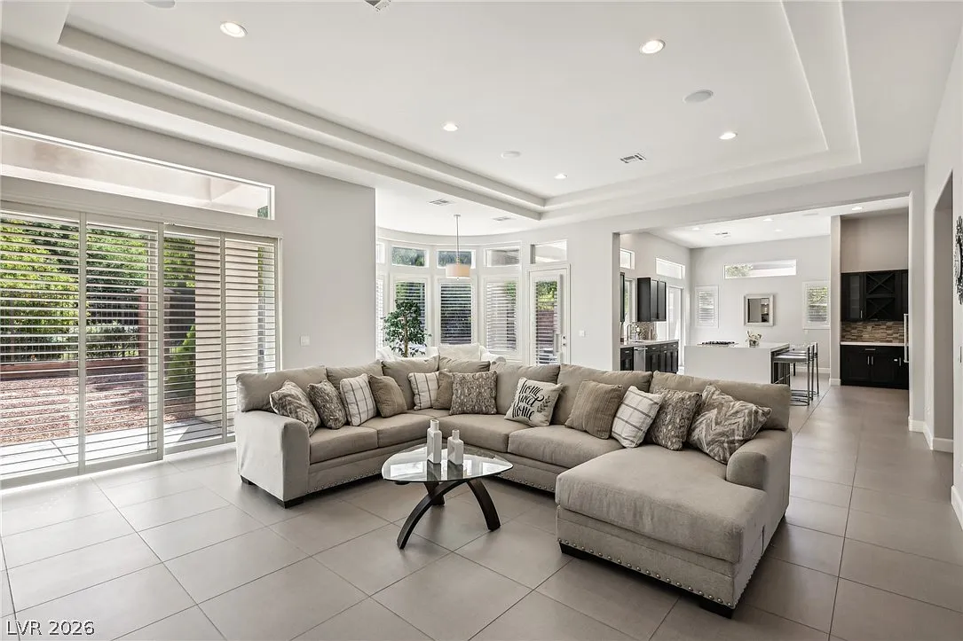 3 bed, 3.5 bath, 3220 sqft, $8,900 — Photo 4