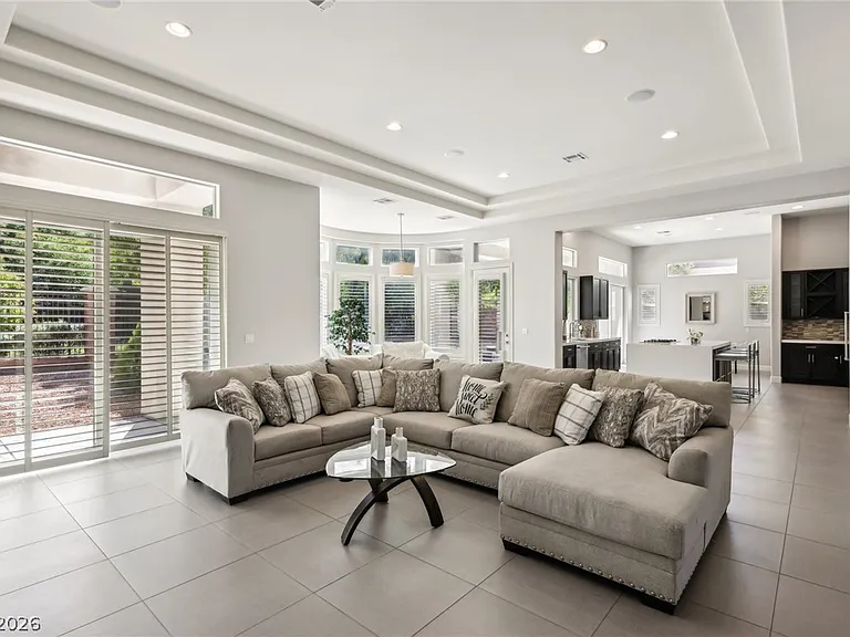 1721 Choice Hills Dr — Photo 4