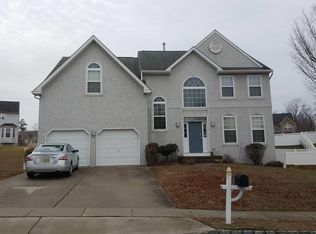 7 Log Cabin Rd, Sicklerville, NJ 08081