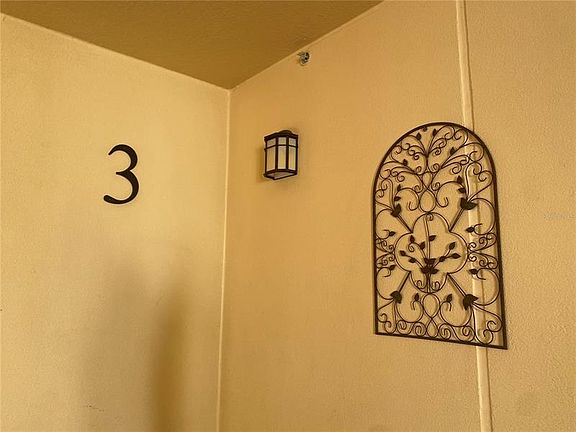 5th image of 200 4th Ave S Unit 317
