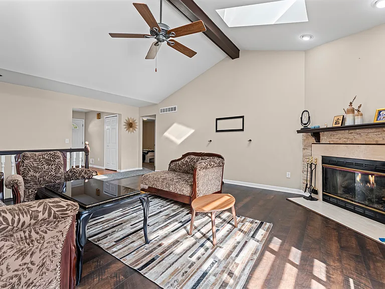 20450 Naves Dr — Photo 10