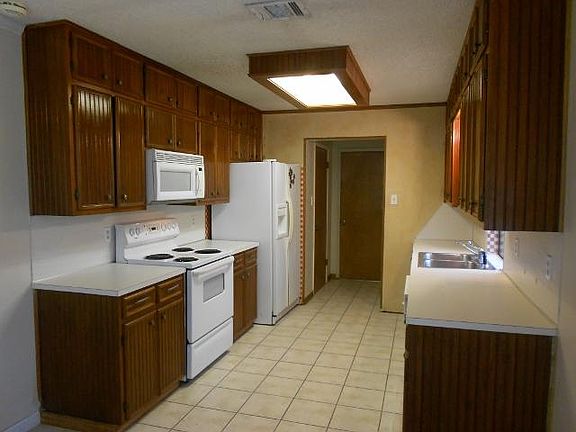 5th image of 106 Susan Kay Dr