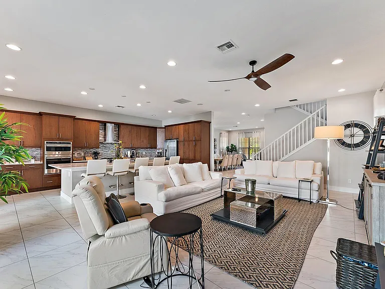 1077 Faulkner Ter — Photo 16