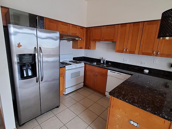 2nd image of 2322 S Canal St Unit 711