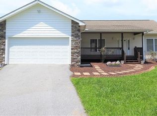 42 Bent Laurel Ct, Hendersonville, NC 28792
