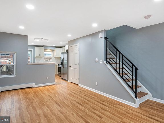 5th image of 4605 Sheffield Ave