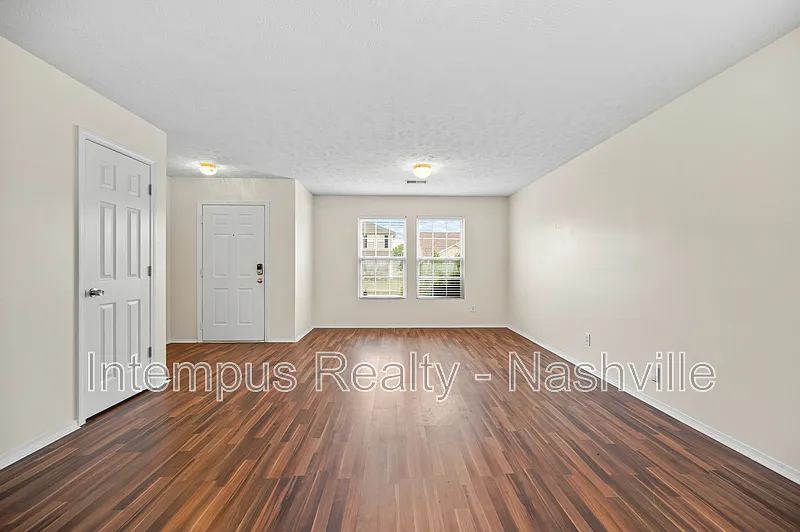 4 bed, 2.5 bath, 2445 sqft, $2,497 — Photo 4