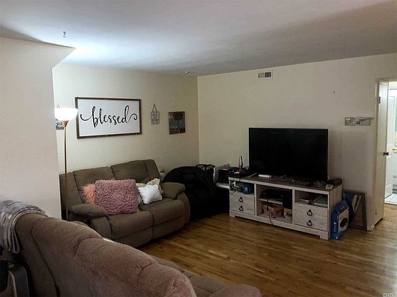 3rd image of 36 Artist Lake Dr