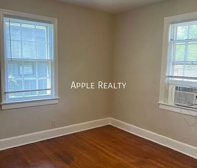 102 W Maynard Ave #A — Photo 9