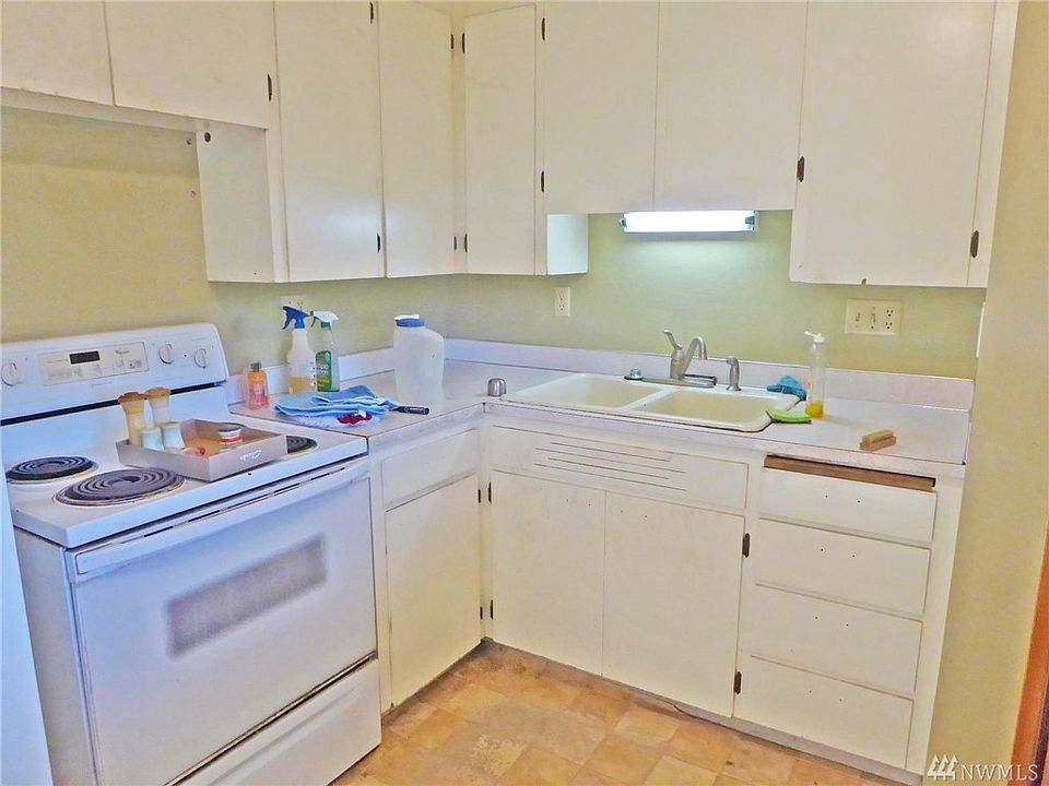 2nd image of 1026 Camas St