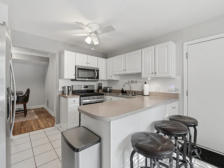 13920 S Cambridge Cir — Photo 10