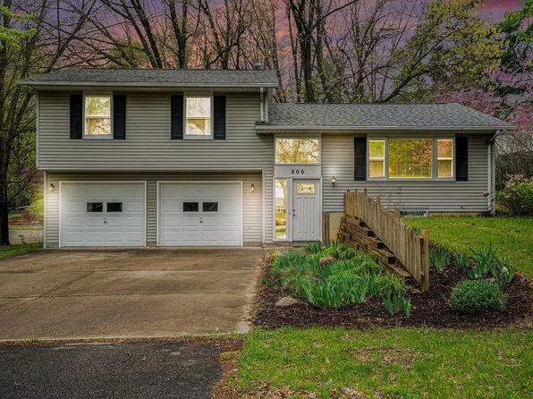 806 Ludgate Ln, Portage, MI 49002