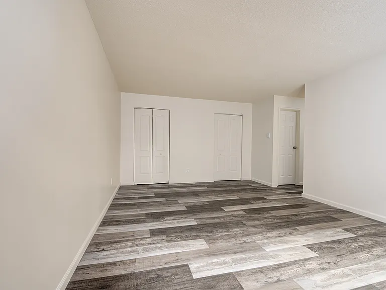 Oakbrook Manor Apartments — Photo 17