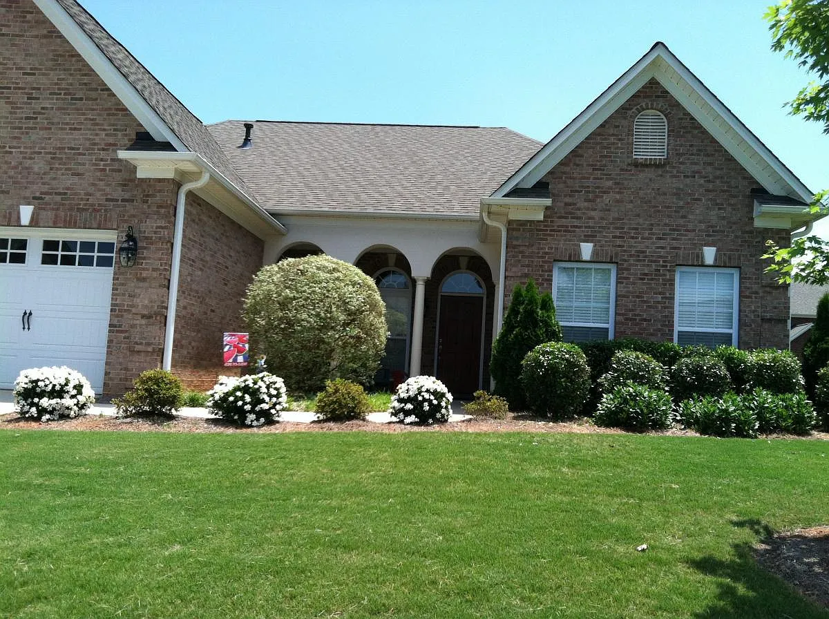 3 bed, 2380 sqft, $2,600 — Photo 1