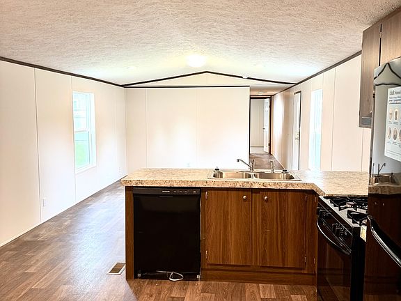 3rd image of 485 Lupine Ln