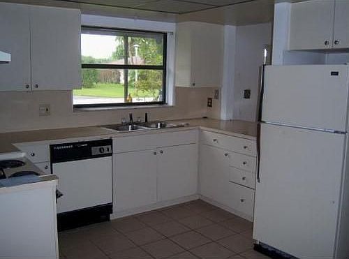 5th image of 11601 NW 29th Ct