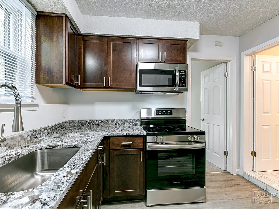 Shoreline Place Apartments