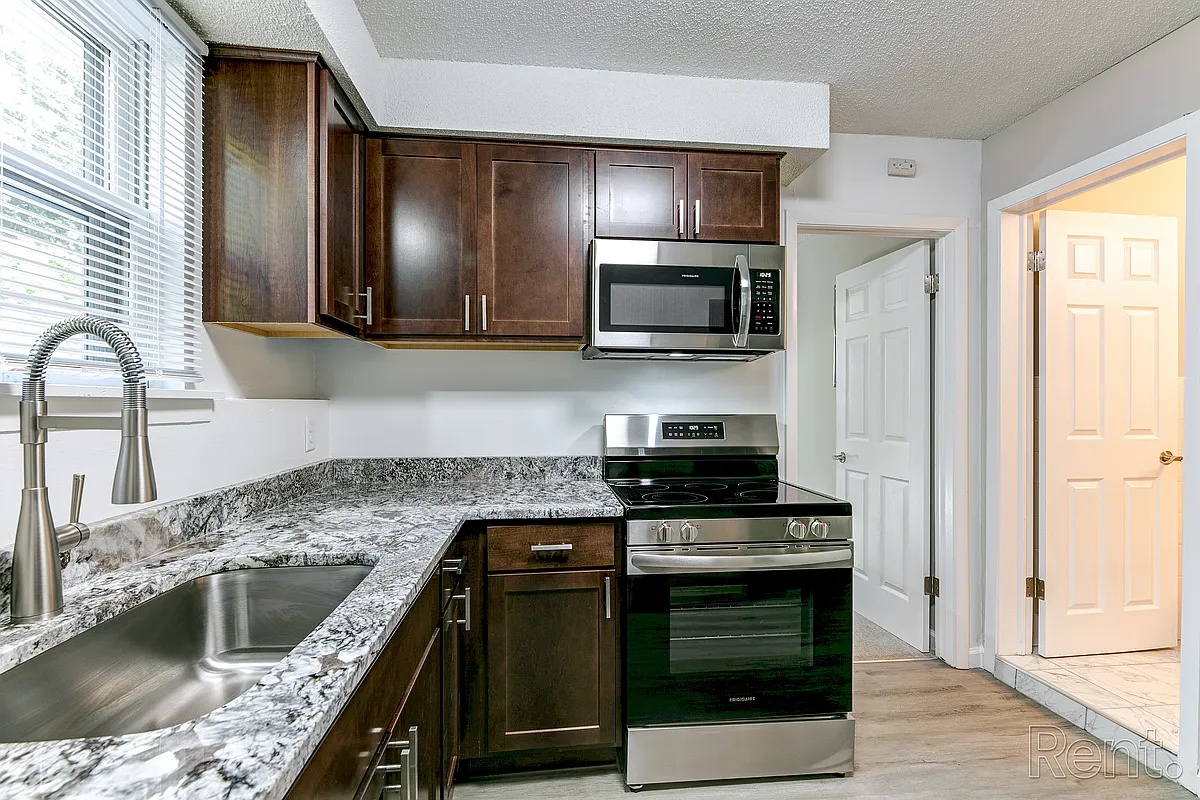 Building Photo - Shoreline Place Apartments