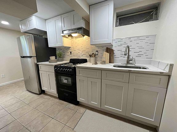 4th image of 107 American Blvd #2