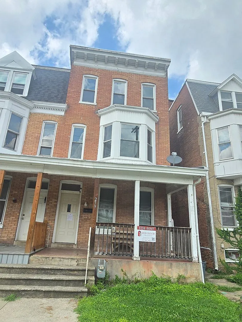 Student Housing -- 6 Bedroom Townhome by York College — Photo 1