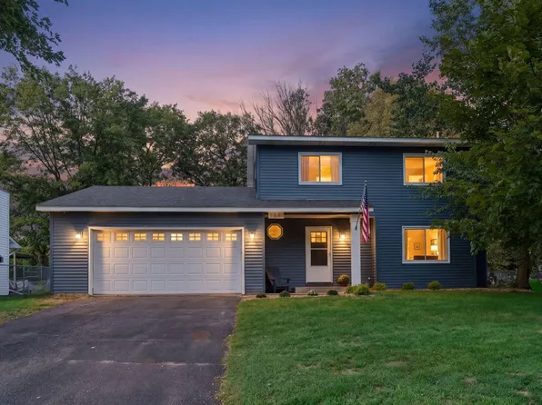 2841 Riviera Dr N, White Bear Lake, MN 55110