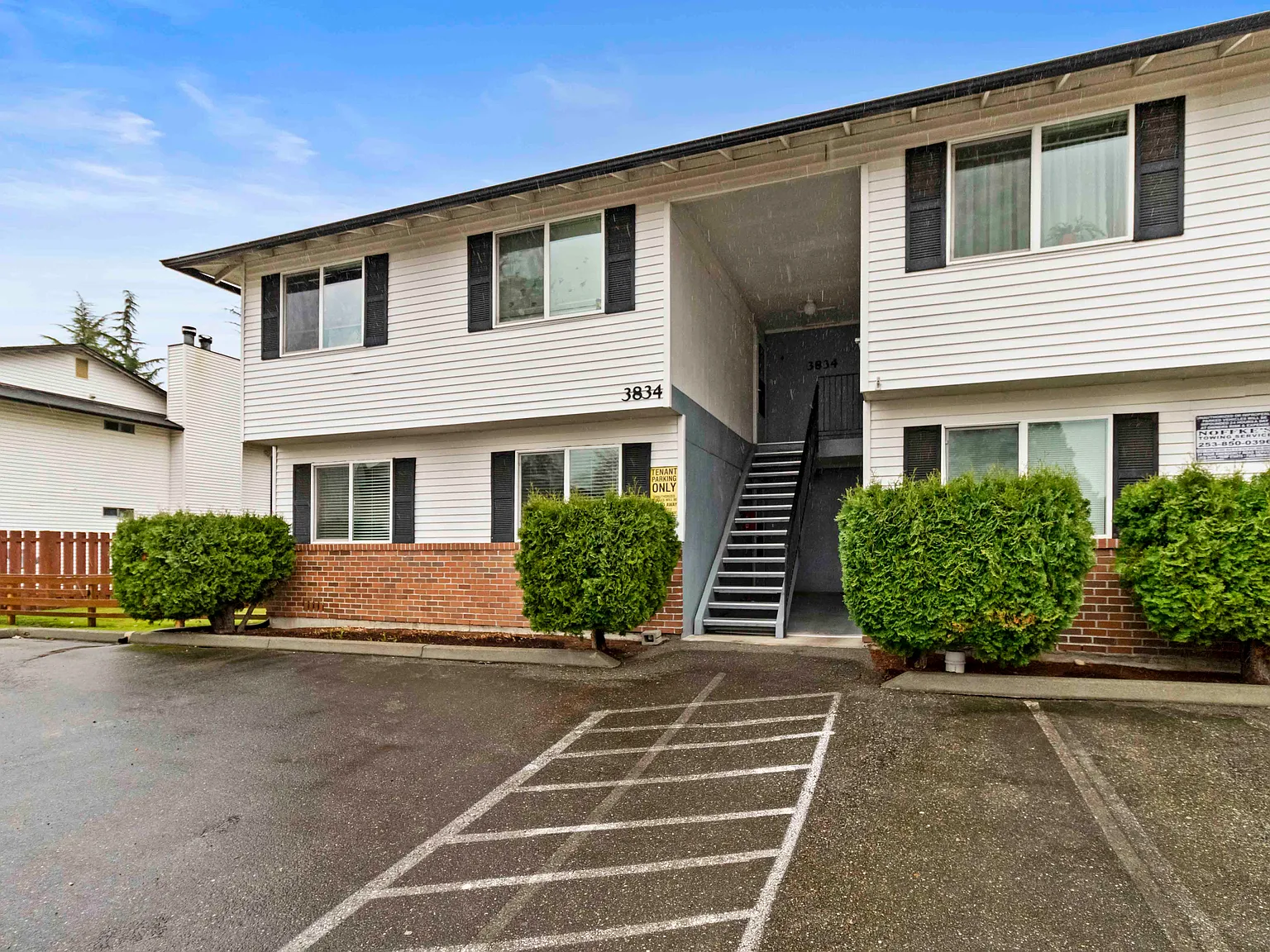 D Place Apartments — Photo 2