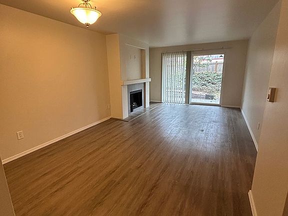 4th image of 9428 Ravenna Ave NE #105