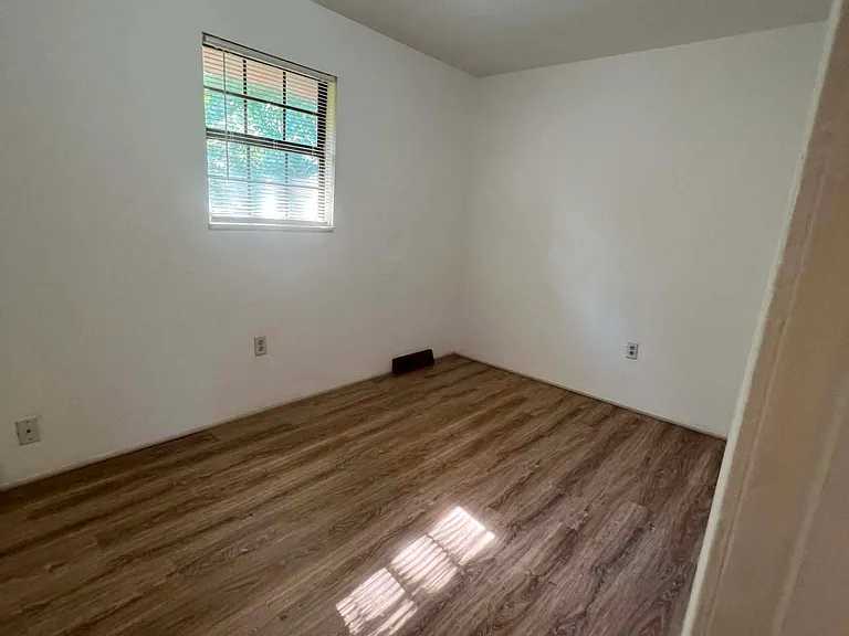 2829 Luce St — Photo 5