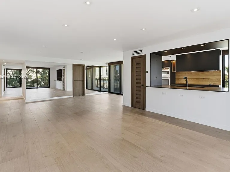 801 N Venetian Dr #308 — Photo 6