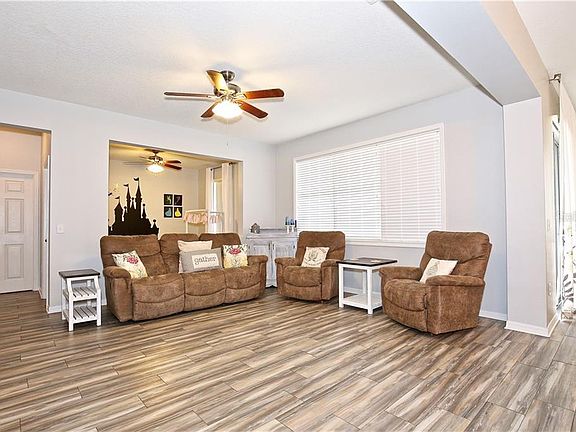 4th image of 10229 Stratford Pointe Ave