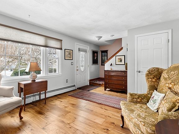4th image of 8 Christie Dr #1