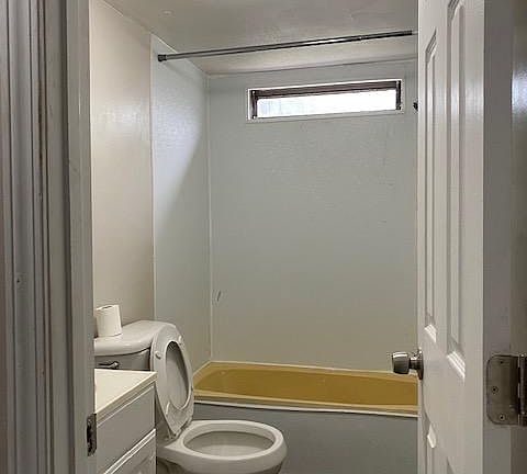 4th image of 102 Great Lakes St #102