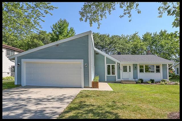 1st image of 133 Surrey Dr