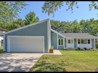 133 Surrey Dr, Bloomingdale, IL 60108