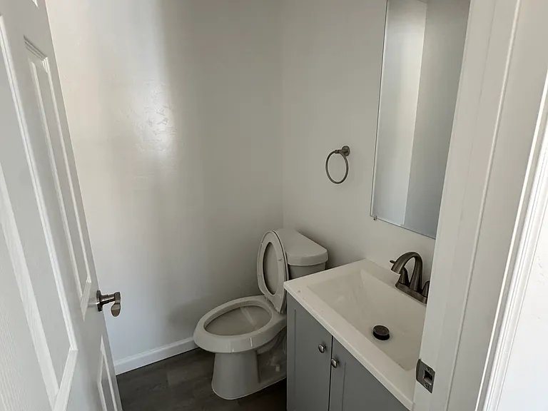 1119 E Adams St — Photo 7